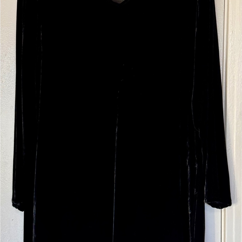 Elegant Black Long Sleeve Velvet Dress